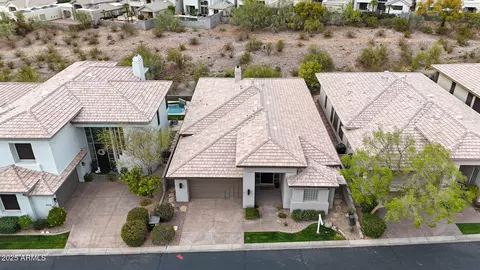 View/Area - 3120 E Squaw Peak Cir, Phoenix, AZ 85016 photo 3 of 6