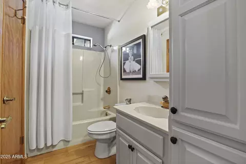 Bath - 5869 E Arroyo Way, Pine, AZ 85544 photo 1 of 3