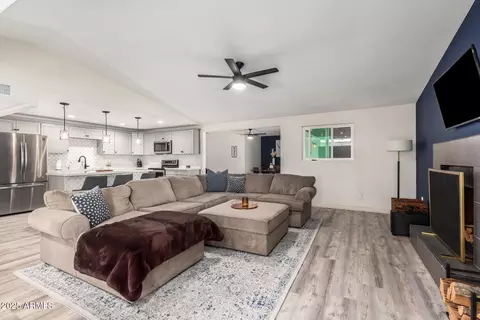 4036 E Captain Dreyfus Ave, Phoenix, AZ 85032 photo 9