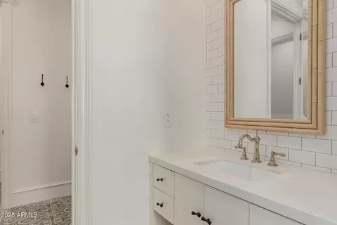 Bath - 3153 S Penrose Ct, Gilbert, AZ 85295 photo 7 of 10