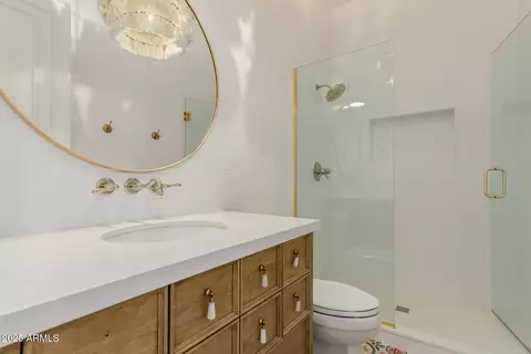 Bath - 3153 S Penrose Ct, Gilbert, AZ 85295 photo 8 of 10