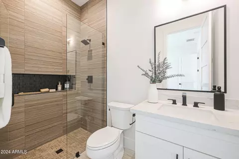 Bath - 610 E Woburn Ln, Phoenix, AZ 85085 photo 2 of 13