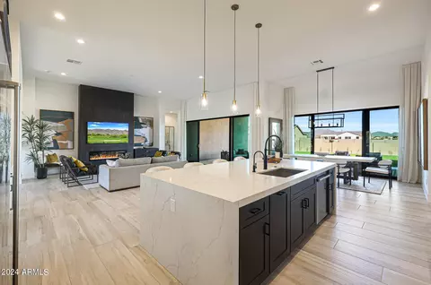 Kitchen - 610 E Woburn Ln, Phoenix, AZ 85085 photo 4 of 7