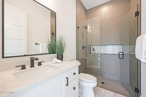 Bath - 610 E Woburn Ln, Phoenix, AZ 85085 photo 3 of 13