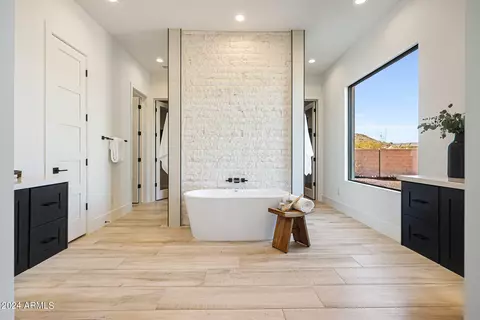 Bath - 610 E Woburn Ln, Phoenix, AZ 85085 photo 7 of 13