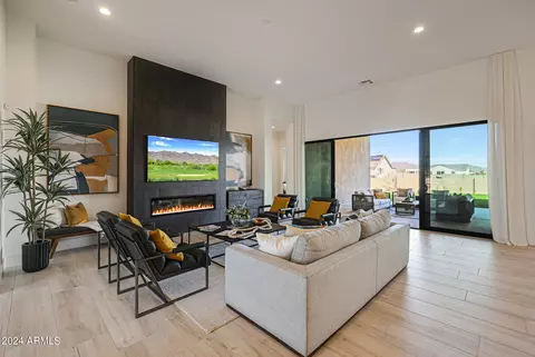 Living - 610 E Woburn Ln, Phoenix, AZ 85085 photo 2 of 4