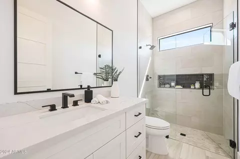 Bath - 610 E Woburn Ln, Phoenix, AZ 85085 photo 4 of 13