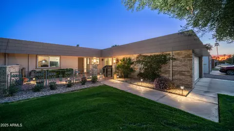 9523 W Sandstone Dr, Sun City, AZ 85351