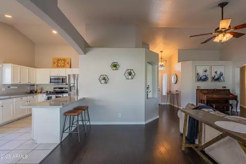 Entry Way - 1550 E Park Ave, Gilbert, AZ 85234 photo 2 of 2