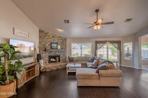 Living - 1550 E Park Ave, Gilbert, AZ 85234 photo 2 of 3