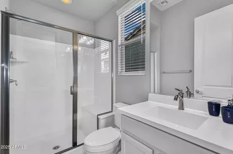 Bath - 2854 E Cashman Dr, Phoenix, AZ 85050 photo 4 of 6
