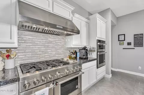Kitchen - 2854 E Cashman Dr, Phoenix, AZ 85050 photo 3 of 5