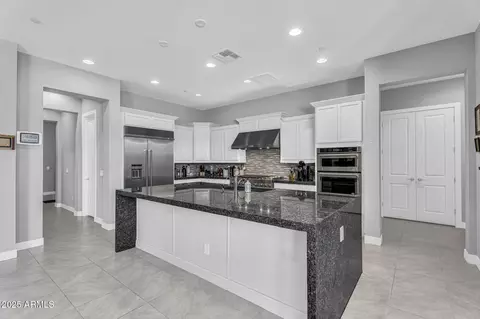 Kitchen - 2854 E Cashman Dr, Phoenix, AZ 85050 photo 1 of 5