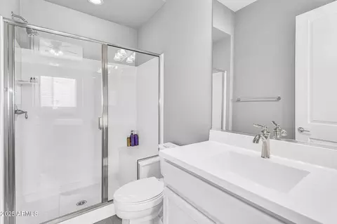 Bath - 2854 E Cashman Dr, Phoenix, AZ 85050 photo 5 of 6