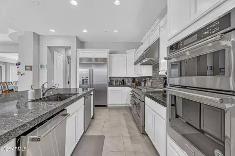 Kitchen - 2854 E Cashman Dr, Phoenix, AZ 85050 photo 2 of 5