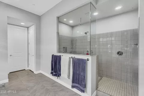 Bath - 2854 E Cashman Dr, Phoenix, AZ 85050 photo 2 of 6