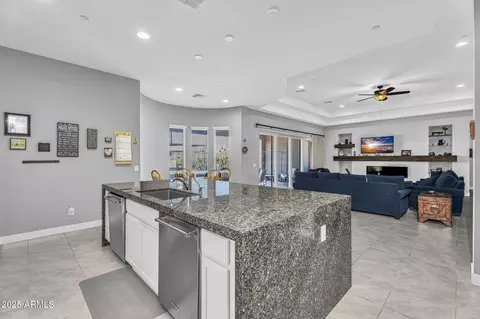 Kitchen - 2854 E Cashman Dr, Phoenix, AZ 85050 photo 4 of 5
