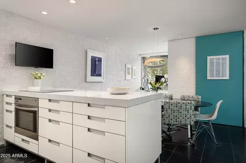 Kitchen - 4670 N 40th St, Phoenix, AZ 85018 photo 2 of 3