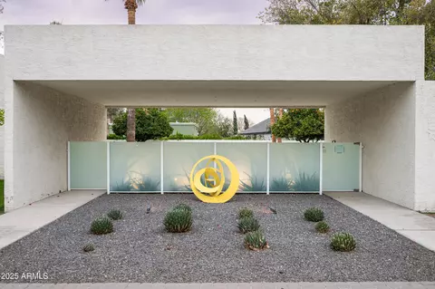 Exterior - 4670 N 40th St, Phoenix, AZ 85018 photo 5 of 7