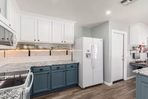 Kitchen - 3899 S Chaparral Rd, Apache Junction, AZ 85119 photo 2 of 5