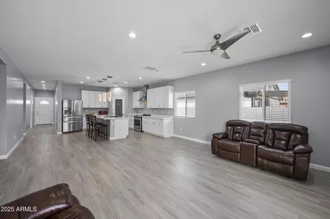 4835 S 35th Dr, Phoenix, AZ 85041 photo 7