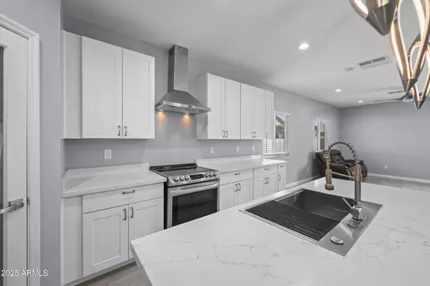 4835 S 35th Dr, Phoenix, AZ 85041 photo 6