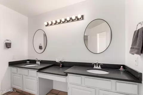 Bath - 448 E Wescott Dr, Phoenix, AZ 85024 photo 2 of 4