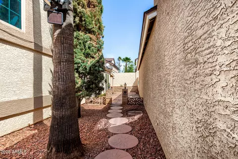 Exterior - 448 E Wescott Dr, Phoenix, AZ 85024 photo 4 of 8