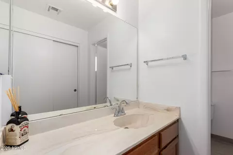Bath - 448 E Wescott Dr, Phoenix, AZ 85024 photo 4 of 4