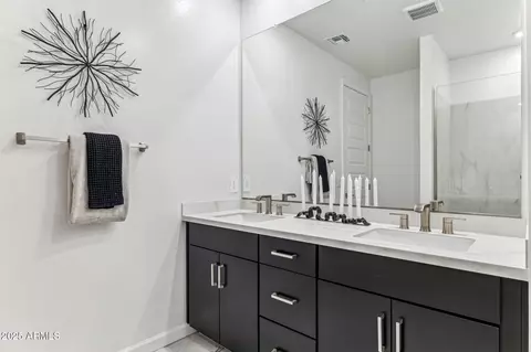 Bath - 1127 E Mcneil St, Phoenix, AZ 85042 photo 1 of 5