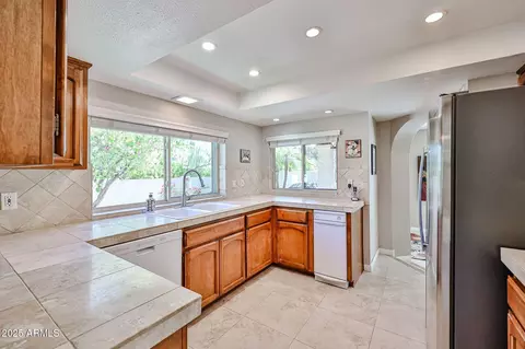 Kitchen - 4708 Euclid Ave, Phoenix, AZ 85044 photo 4 of 4
