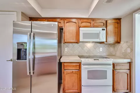 Kitchen - 4708 Euclid Ave, Phoenix, AZ 85044 photo 3 of 4