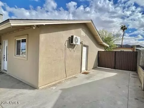 421 E Desert Dr, Phoenix, AZ 85042 photo 4