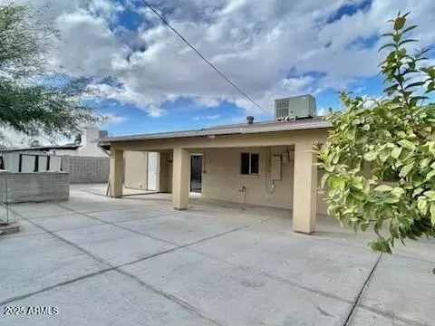 421 E Desert Dr, Phoenix, AZ 85042 photo 10