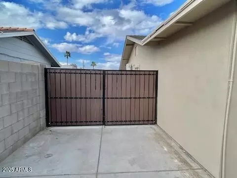 421 E Desert Dr, Phoenix, AZ 85042 photo 6