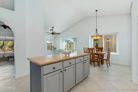 3544 E Tonto Ln, Phoenix, AZ 85050 photo 10