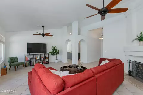 3544 E Tonto Ln, Phoenix, AZ 85050 photo 4
