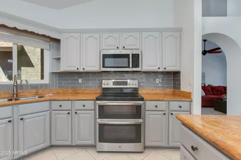 3544 E Tonto Ln, Phoenix, AZ 85050 photo 9