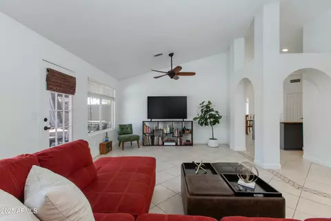 3544 E Tonto Ln, Phoenix, AZ 85050 photo 5