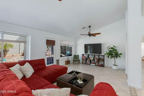 3544 E Tonto Ln, Phoenix, AZ 85050 photo 3