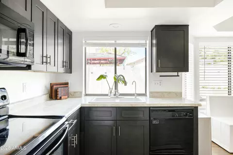 3230 E Topeka Dr, Phoenix, AZ 85050 photo 15