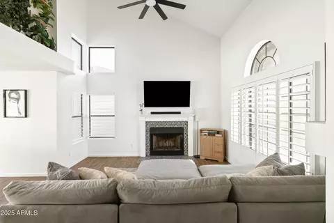 3230 E Topeka Dr, Phoenix, AZ 85050 photo 7