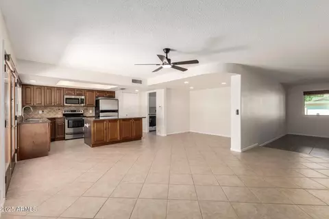 547 E Sack Dr, Phoenix, AZ 85024 photo 5