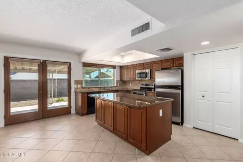 547 E Sack Dr, Phoenix, AZ 85024 photo 3