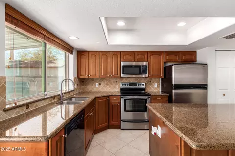 547 E Sack Dr, Phoenix, AZ 85024 photo 4