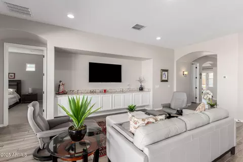 7809 S 43rd Pl, Phoenix, AZ 85042 photo 8