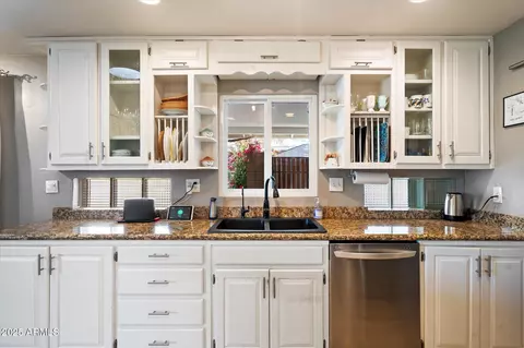 Kitchen - 1939 E Solano Dr, Phoenix, AZ 85016 photo 1 of 2