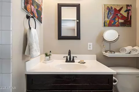 Bath - 1939 E Solano Dr, Phoenix, AZ 85016 photo 1 of 2
