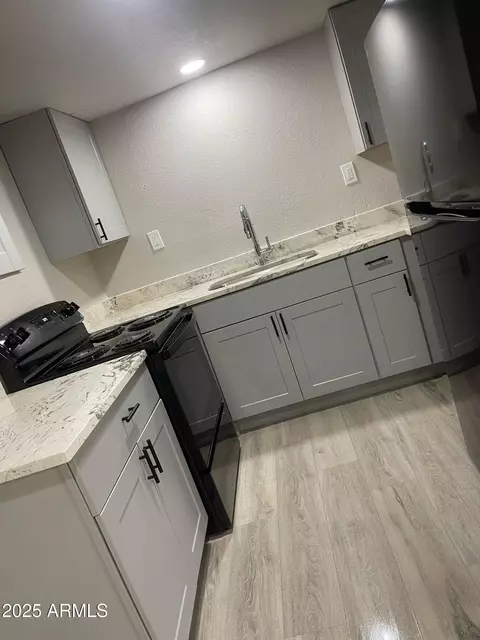 2662 N 43rd Ave #B, Phoenix, AZ 85009
