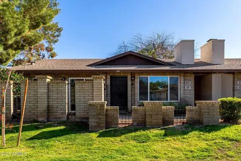 907 W Laguna Dr, Tempe, AZ 85282